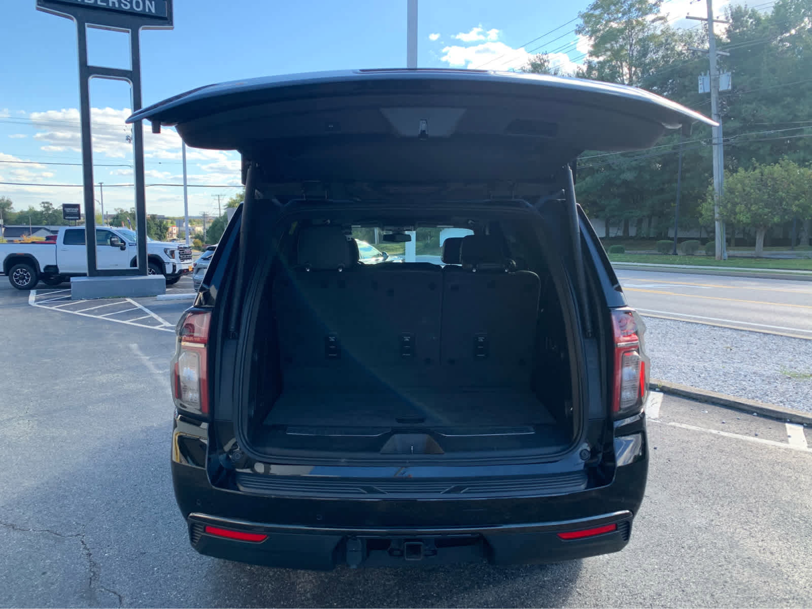 Used 2021 Chevrolet Tahoe Z71 w/ Z71 Signature Package image 4