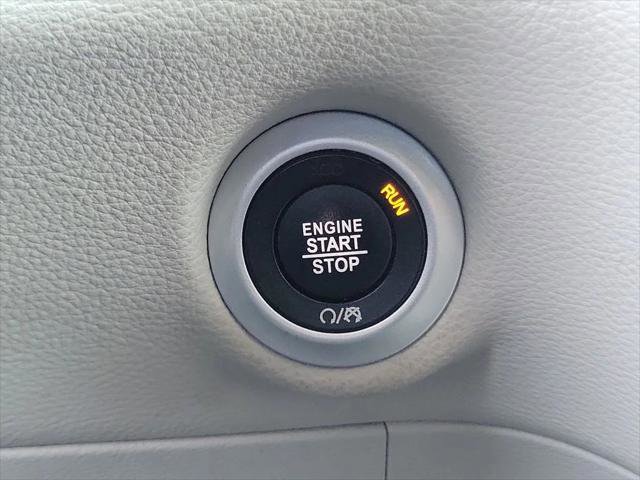 Certified 2024 Chrysler Pacifica Limited FWD image 15