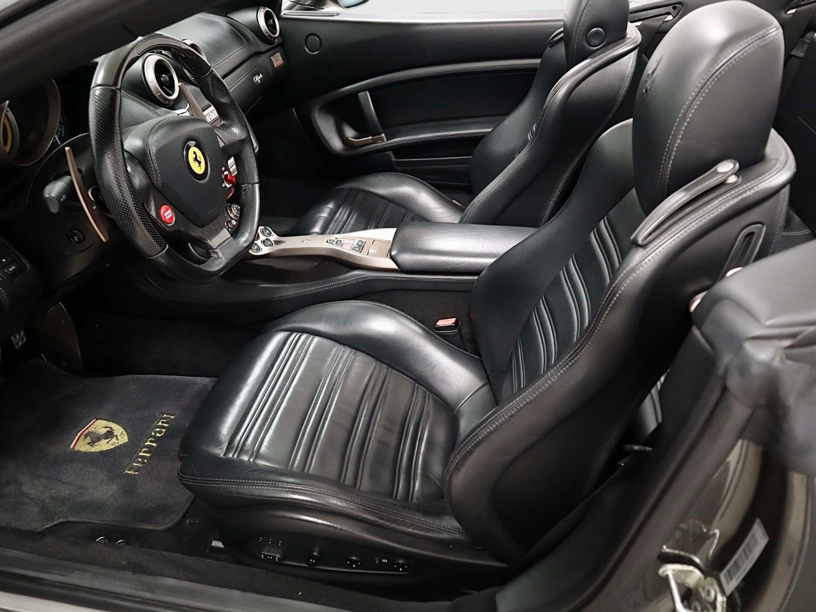 Used 2011 Ferrari California RWD image 19