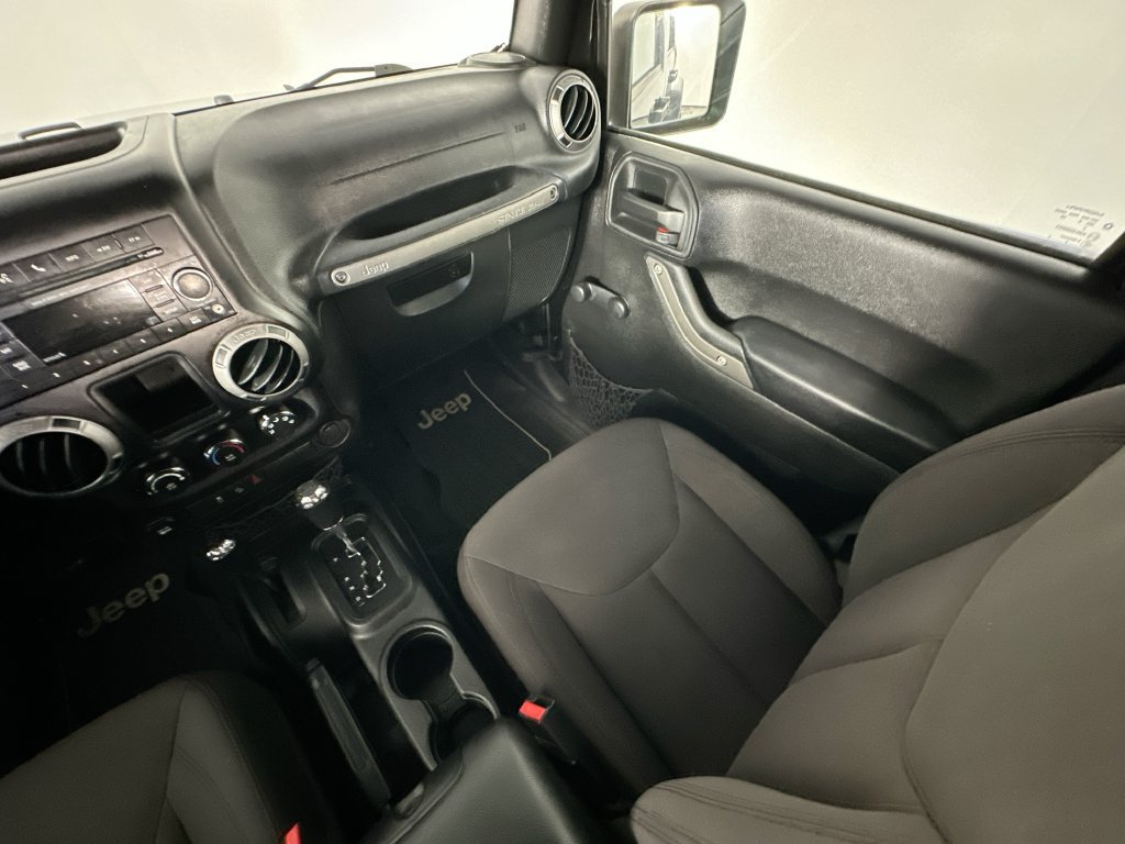 Used 2017 Jeep Wrangler Unlimited Sport w/ Connectivity Group AWD/4WD image 11