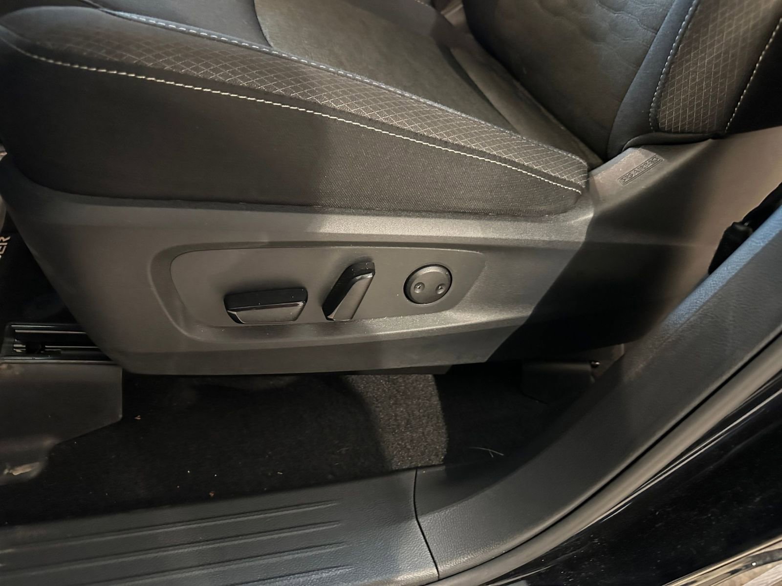 Used 2025 Nissan Pathfinder SV image 22