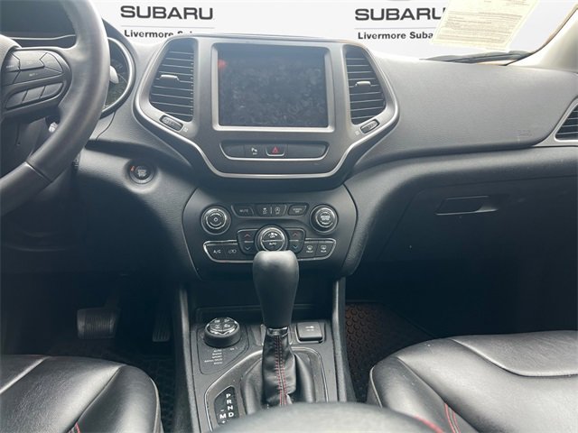 Used 2020 Jeep Cherokee Trailhawk image 12