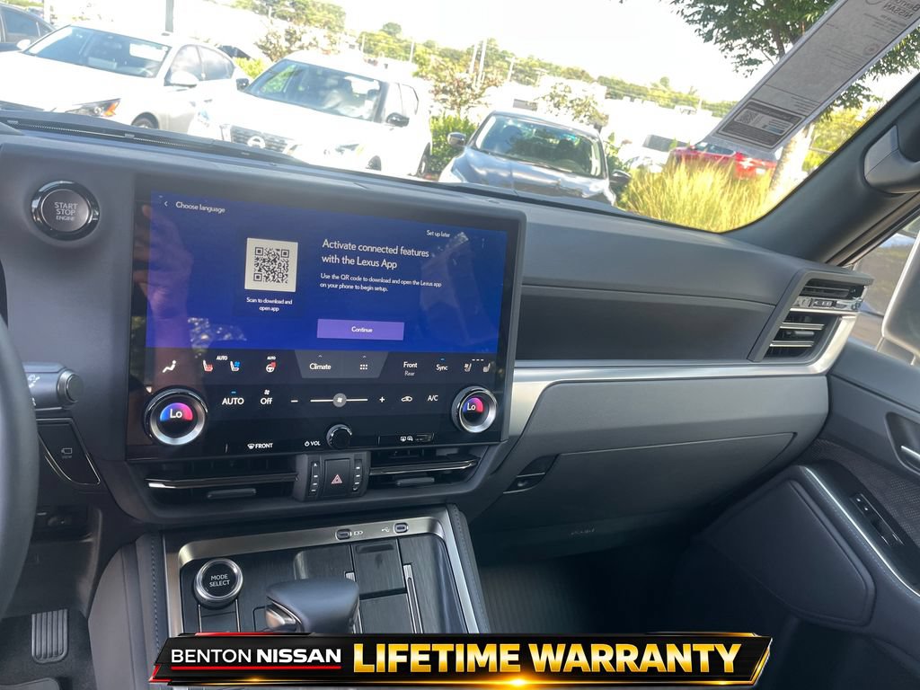 Used 2026 Lexus GX 550 w/ Accessory Package (2T) AWD/4WD image 17