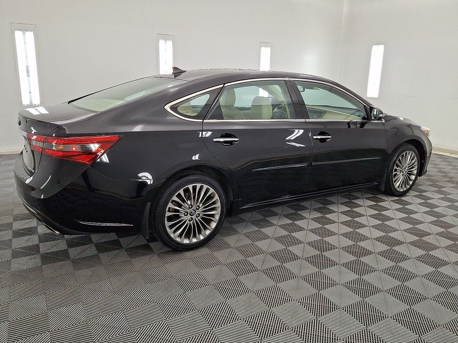 Used 2016 Toyota Avalon Limited w/ Protection Package FWD image 18