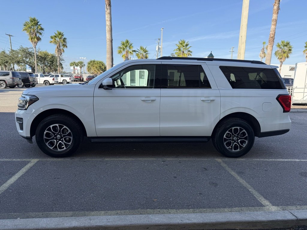 Used 2024 Ford Expedition Max XLT image 3