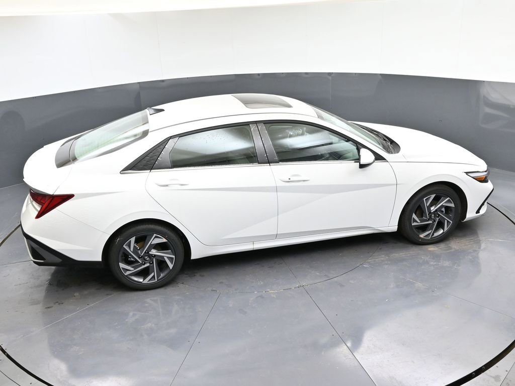Certified 2025 Hyundai Elantra SEL image 40