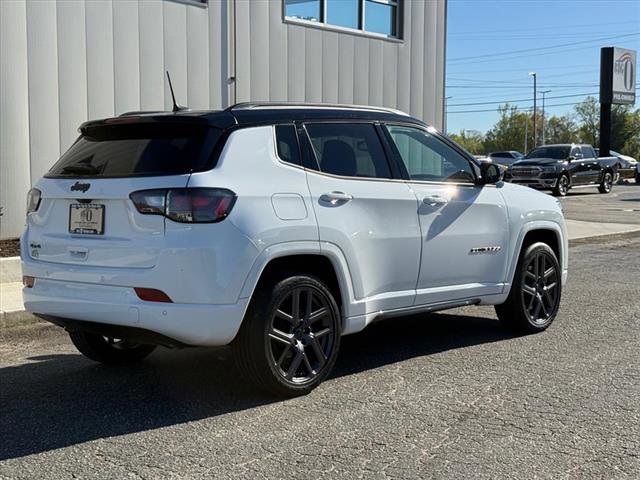 Used 2025 Jeep Compass Limited w/ High Altitude Package image 21