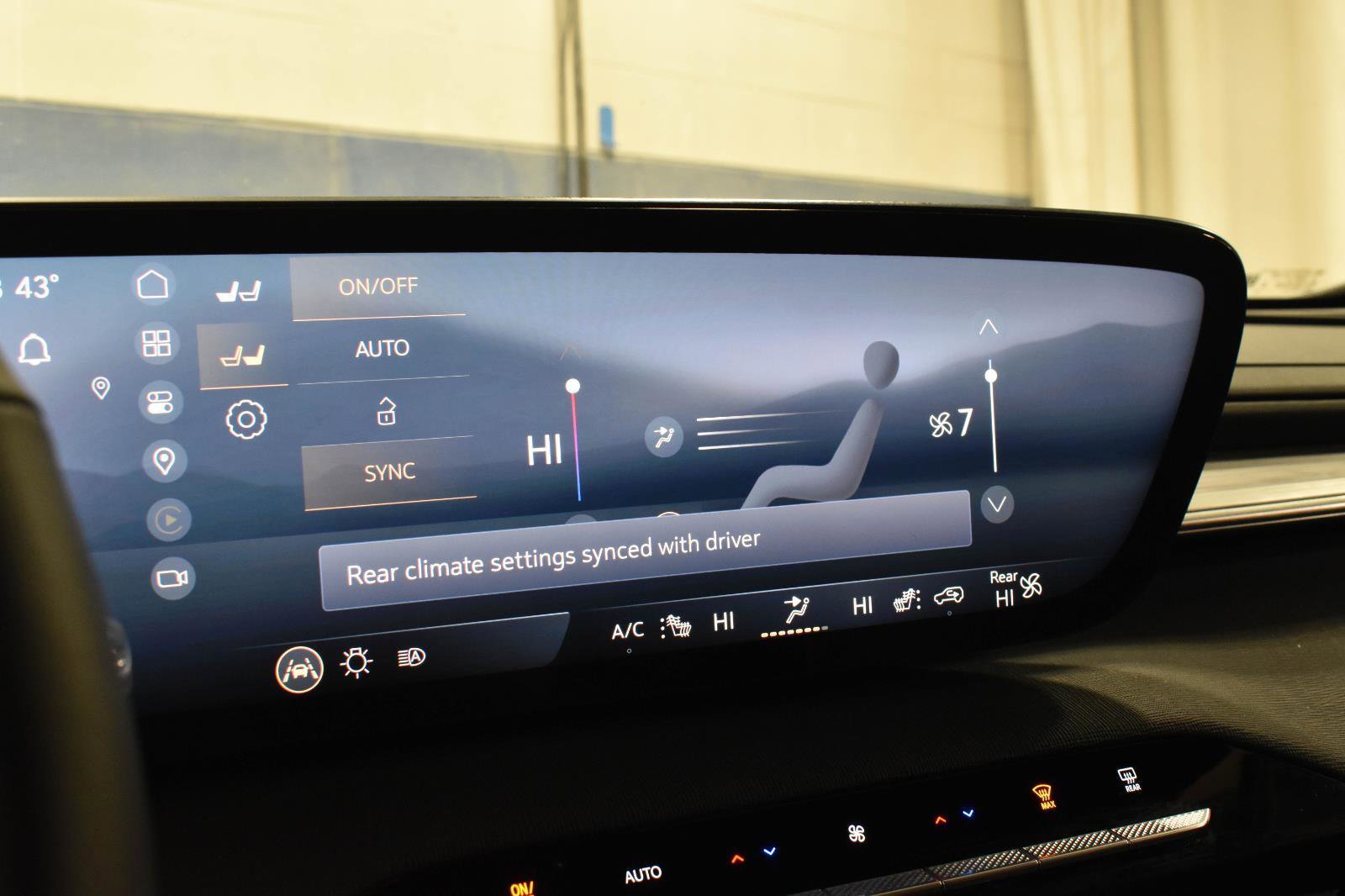 Used 2025 Buick Enclave Preferred image 16