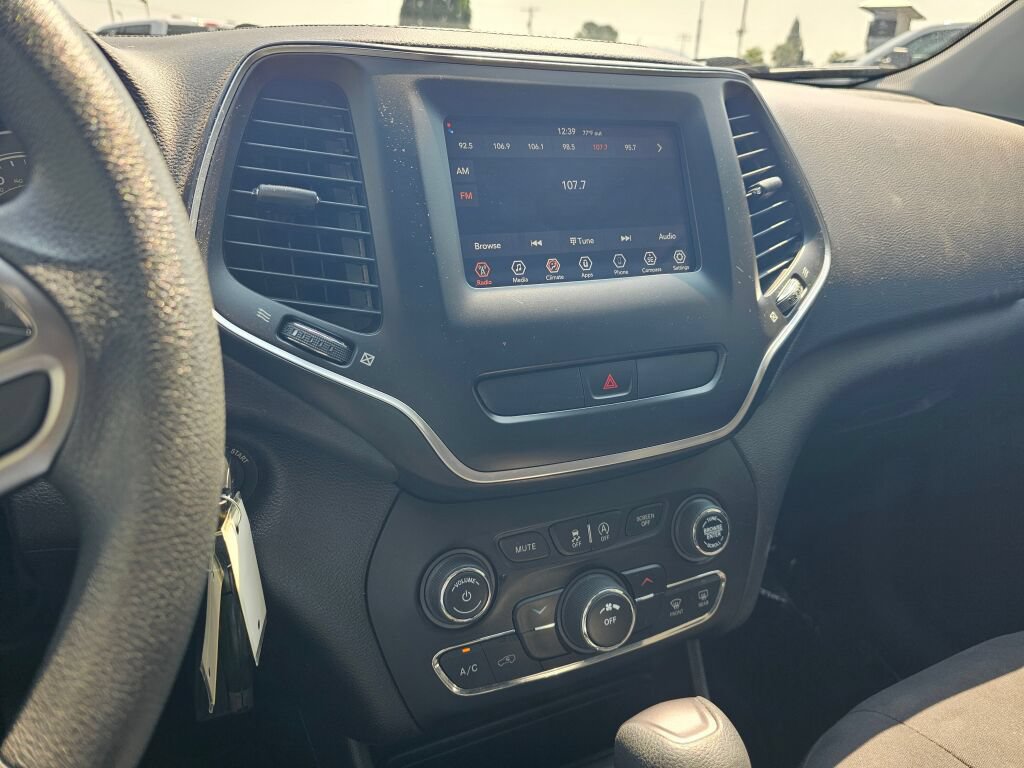 Used 2020 Jeep Cherokee Latitude AWD/4WD image 23