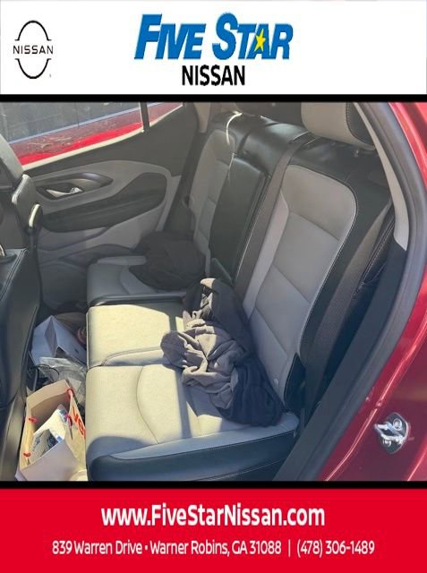 Used 2024 GMC Terrain SLT image 17