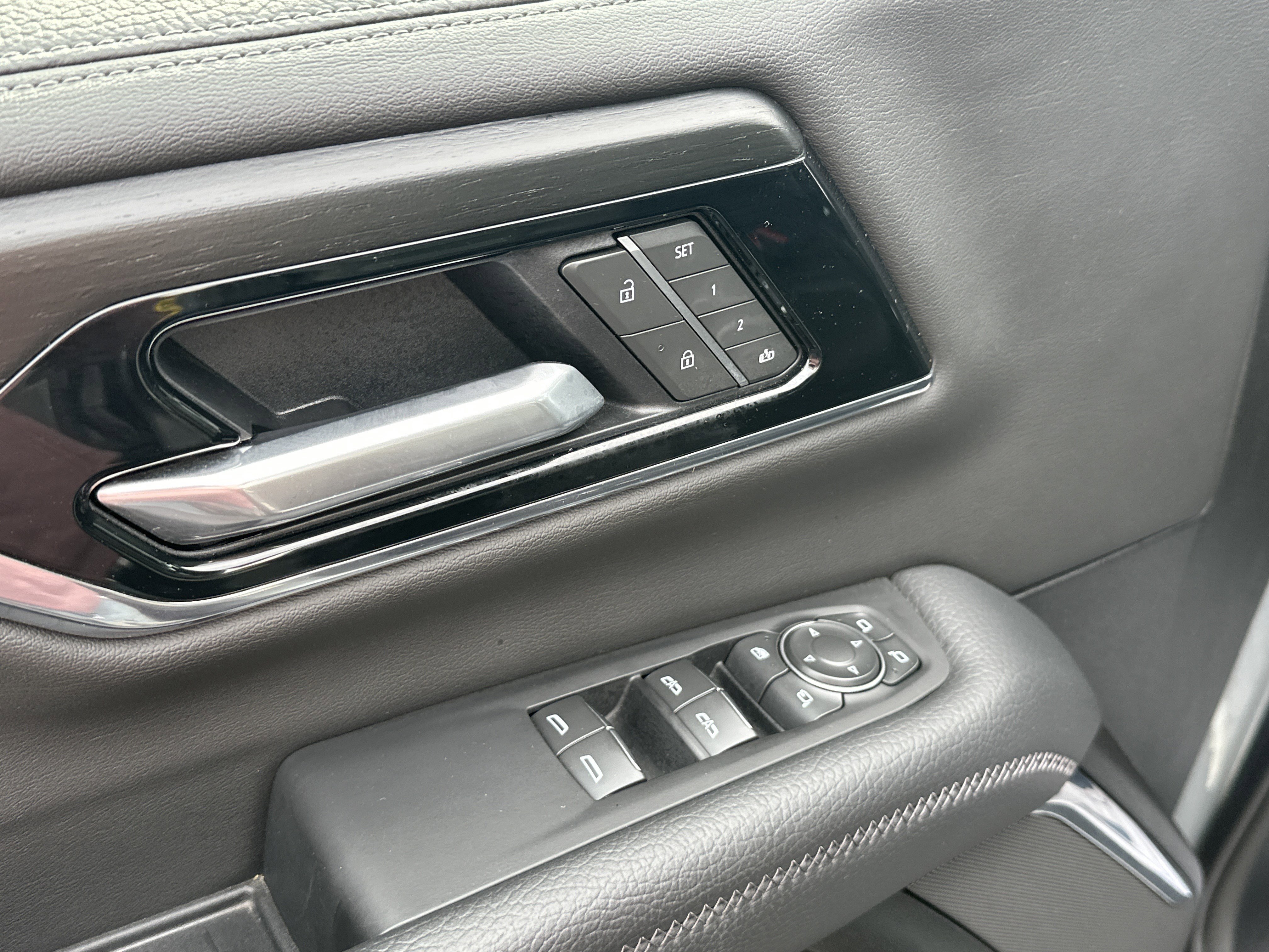 Certified 2025 GMC Yukon XL Denali image 15