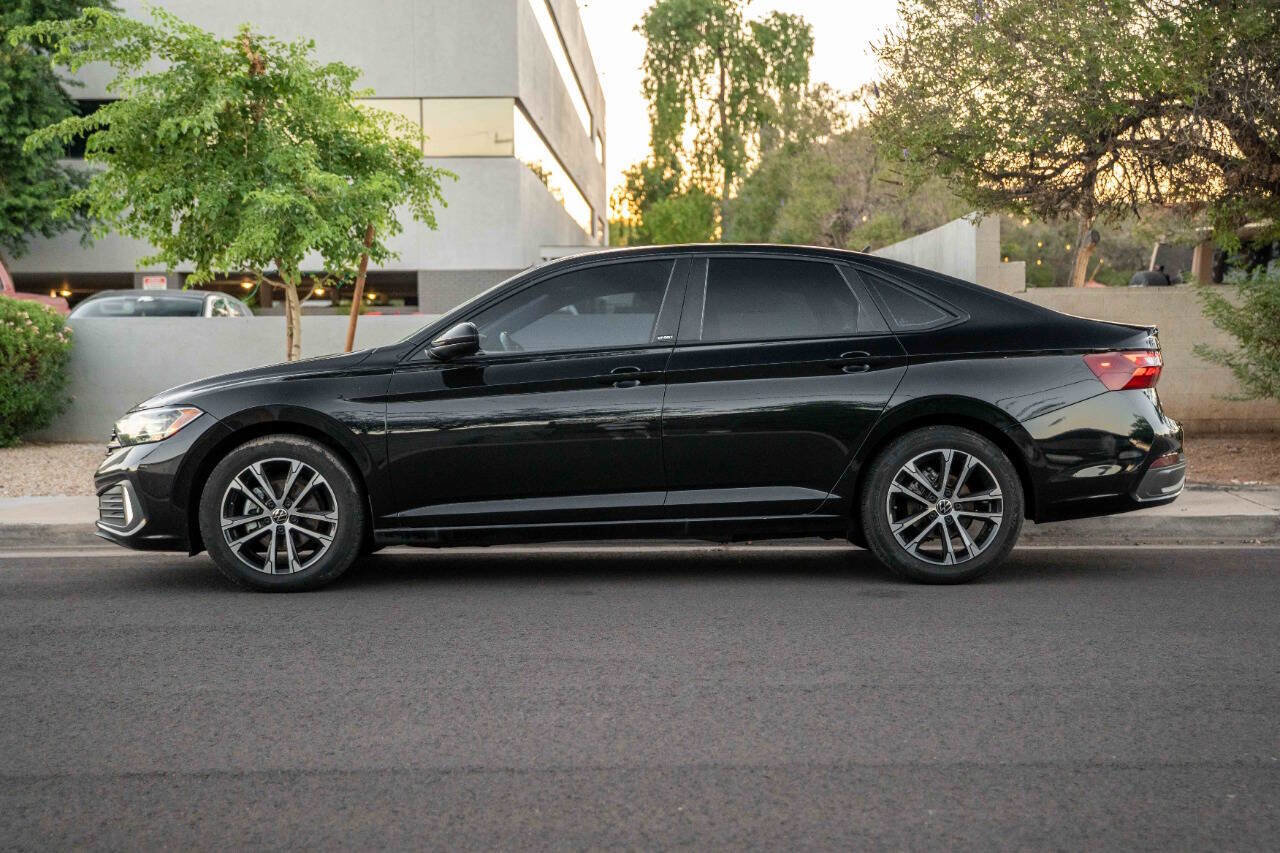 Used 2024 Volkswagen Jetta Sport image 2