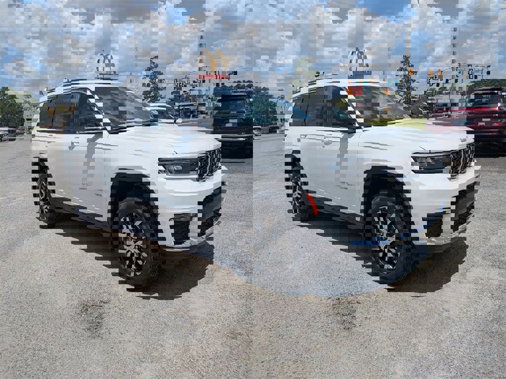 New 2025 Jeep Grand Cherokee L Limited w/ MOPAR Finishing Package image 2