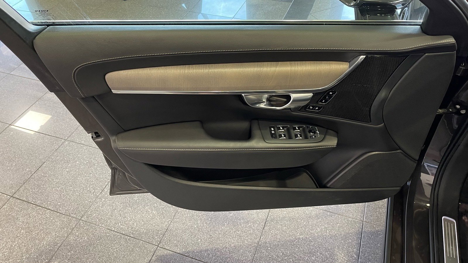 Used 2023 Volvo S90 B6 Ultimate w/ Protection Package Premier image 26