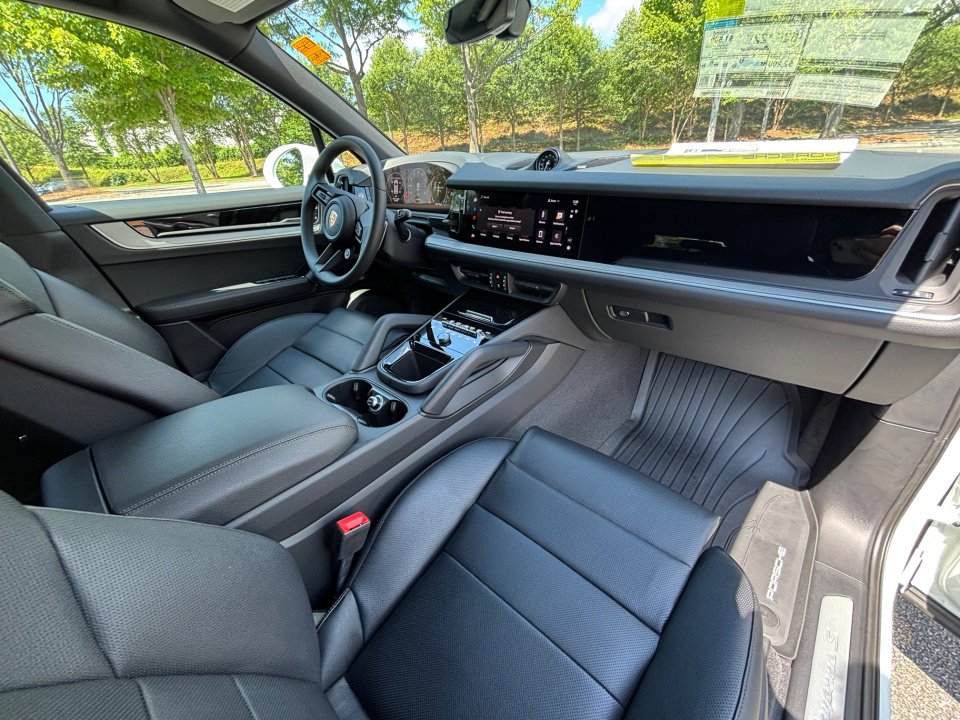 New 2025 Porsche Cayenne S image 4