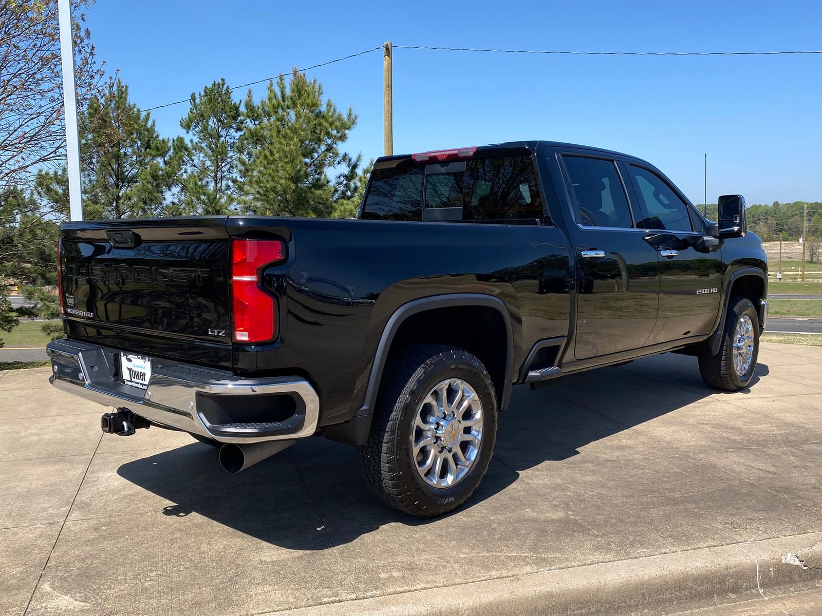 Used 2025 Chevrolet Silverado 2500 LTZ w/ LTZ Plus Package image 6