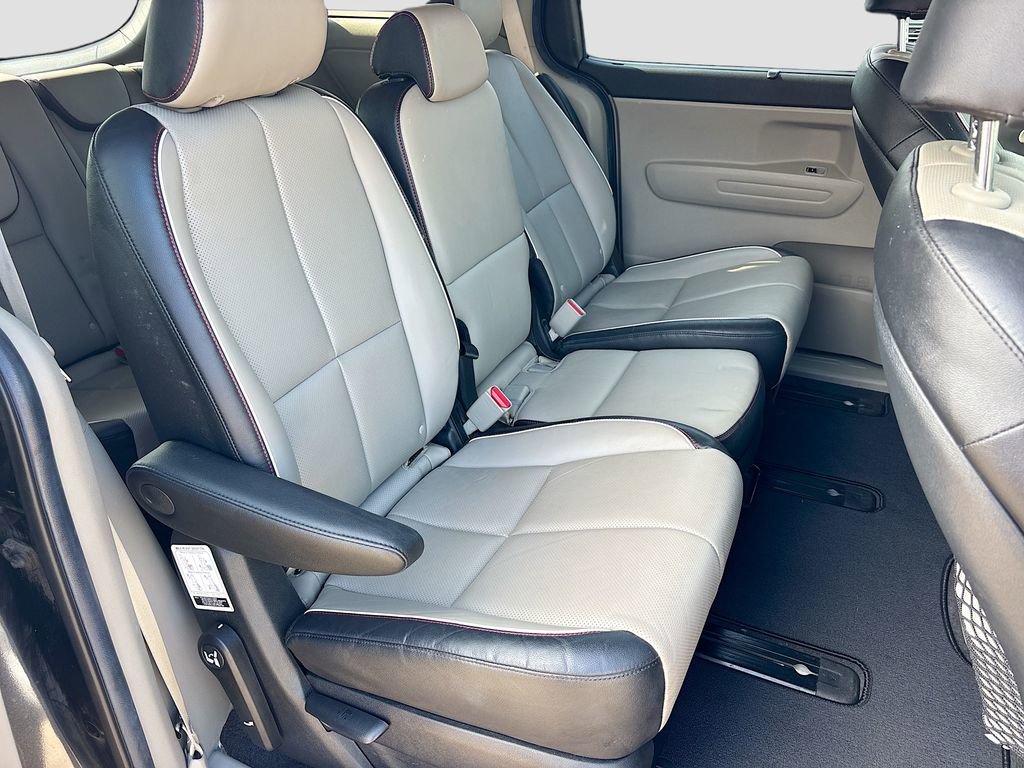 Used 2021 Kia Sedona EX image 28