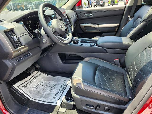 Certified 2025 Nissan Pathfinder Platinum AWD/4WD image 9