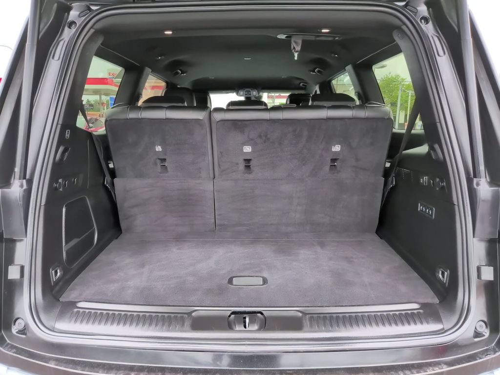 Used 2023 Jeep Wagoneer Series III w/ Preferred Equipment Group AWD/4WD image 17