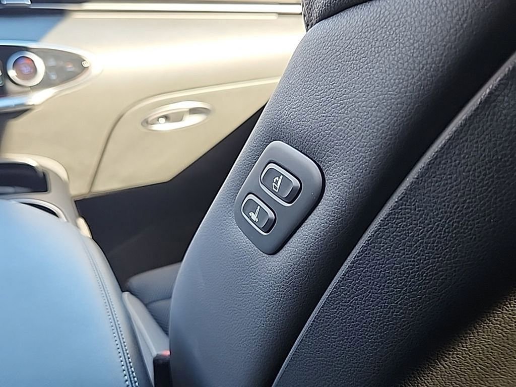 Used 2024 Genesis GV70 2.5T Sport Prestige w/ Sport Prestige Package image 26