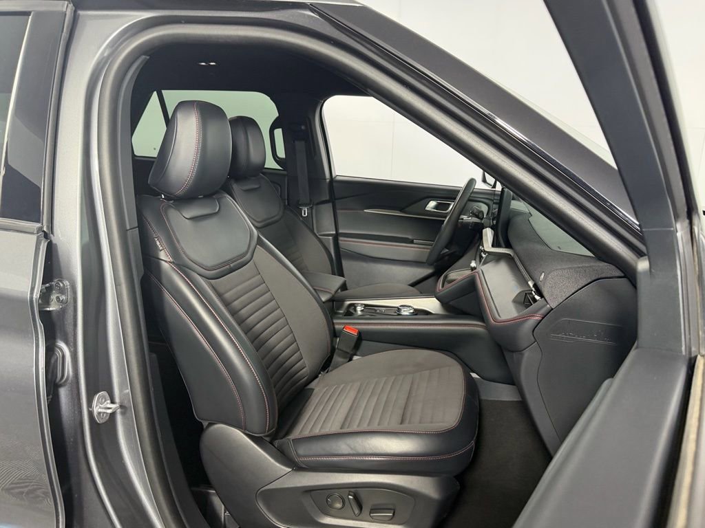 Used 2025 Ford Explorer ST-Line AWD/4WD image 31