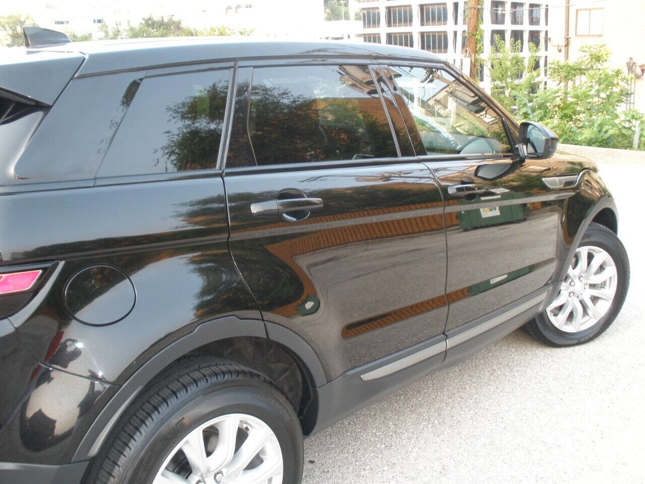 Used 2019 Land Rover Range Rover Evoque image 38