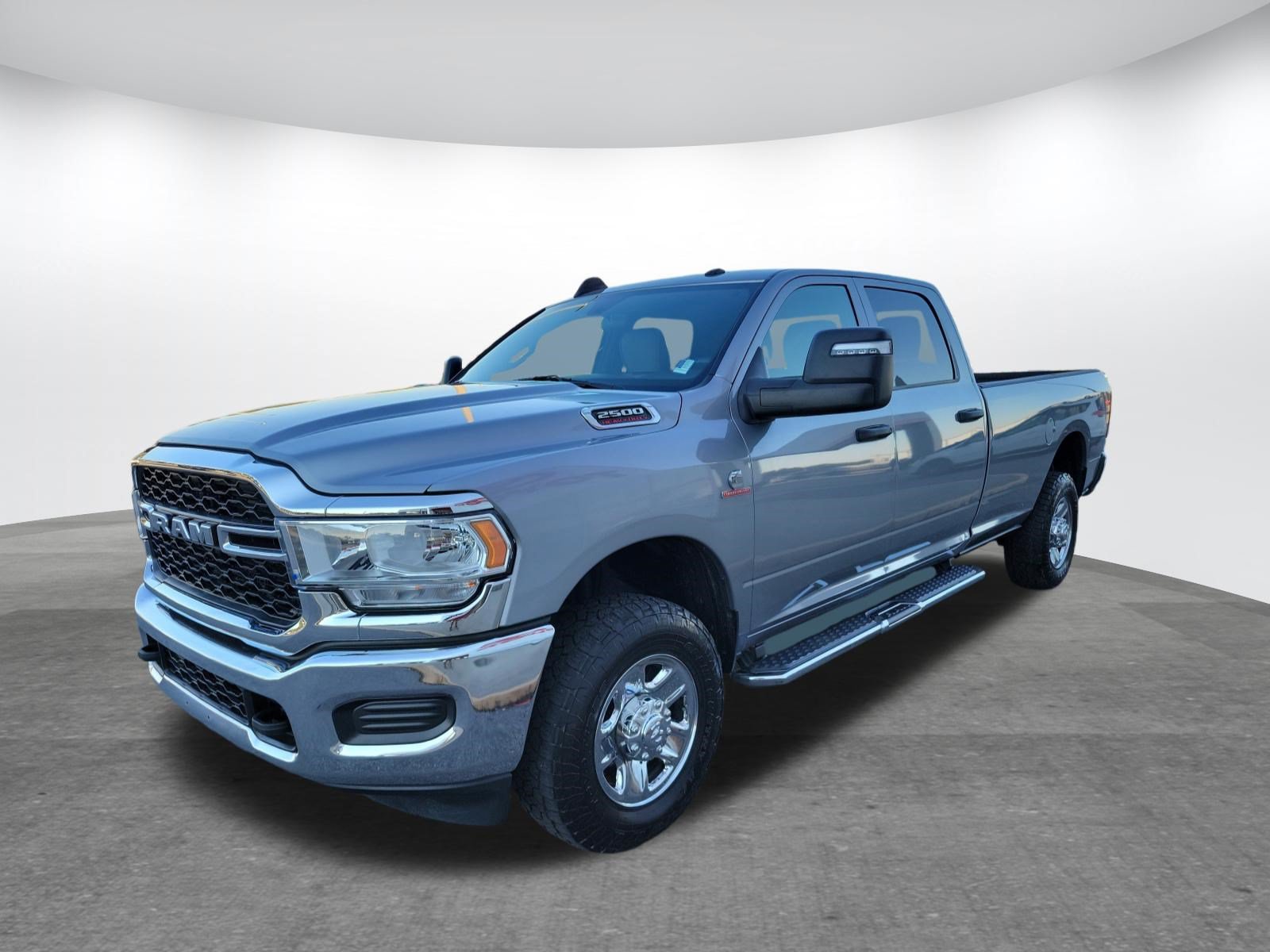 Used 2024 RAM 2500 Tradesman w/ Chrome Appearance Group AWD/4WD image 3