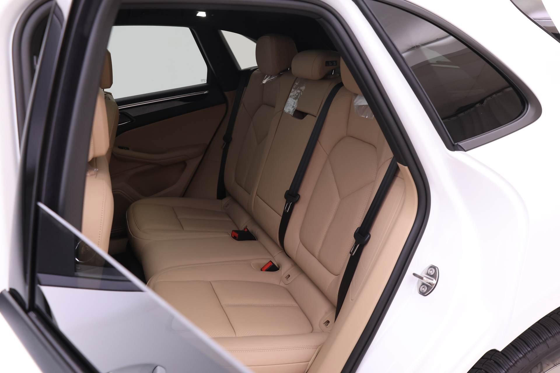 Used 2025 Porsche Macan image 9