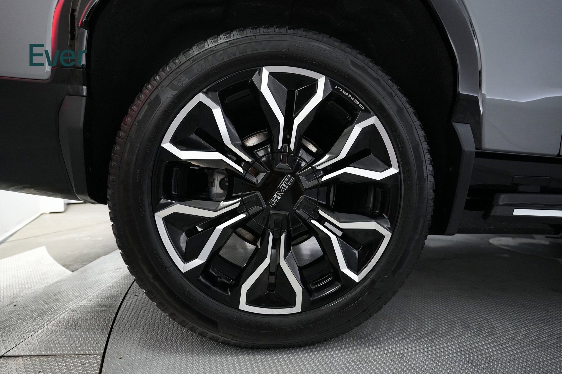 Used 2024 GMC Sierra EV Denali image 11