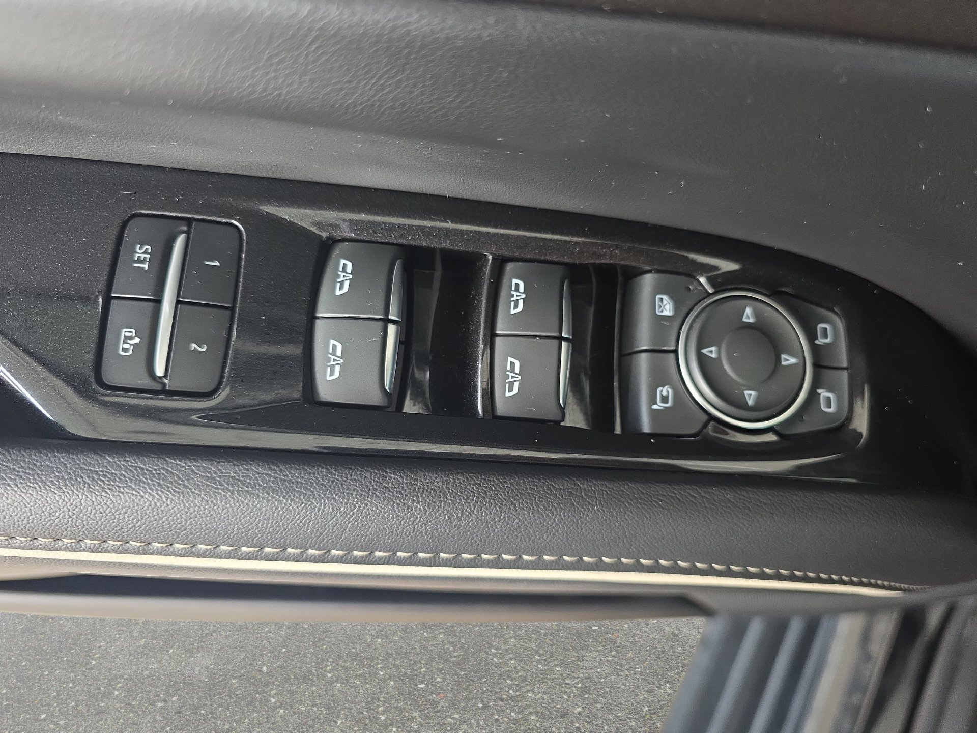 Used 2024 Cadillac Escalade Premium Luxury RWD image 27