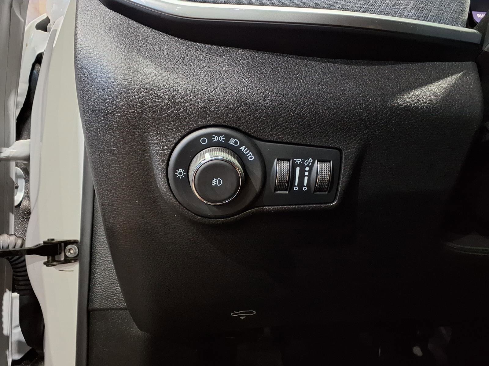 Used 2022 Jeep Compass Latitude AWD/4WD image 11