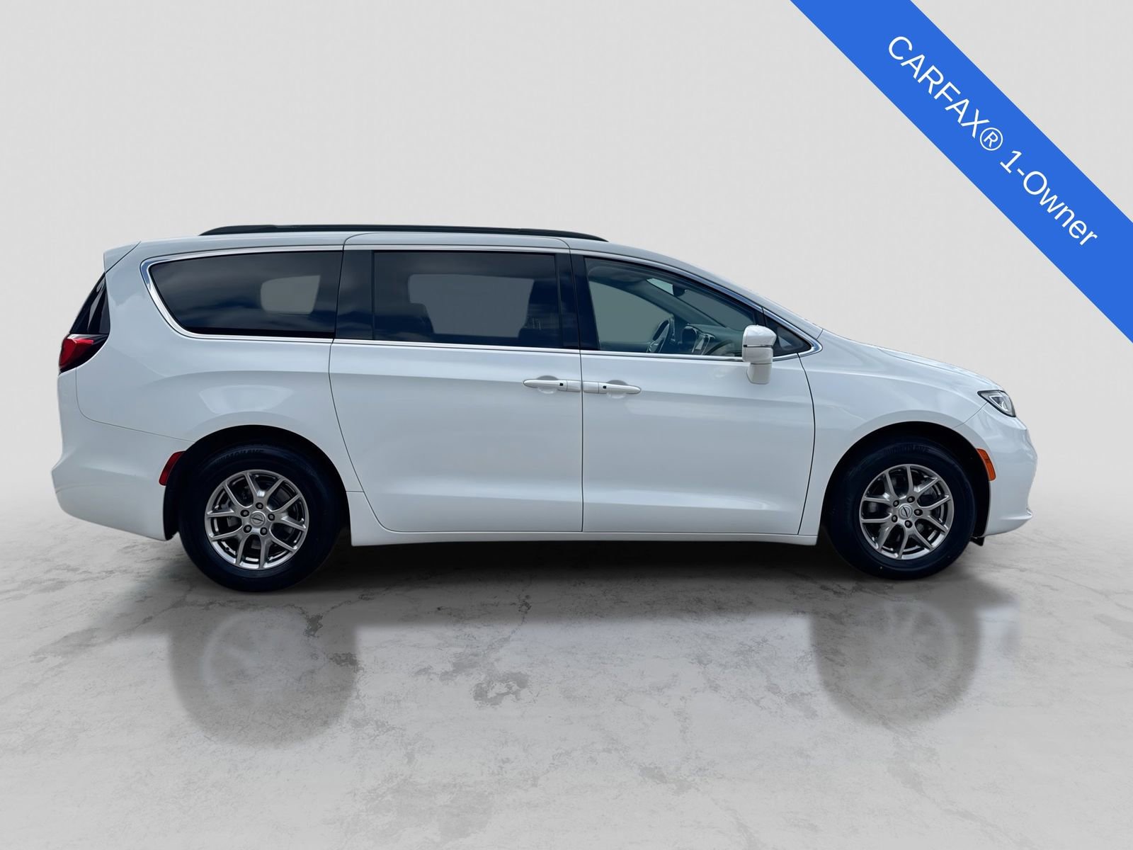 Used 2021 Chrysler Pacifica Touring w/ Cold Weather Group FWD image 9