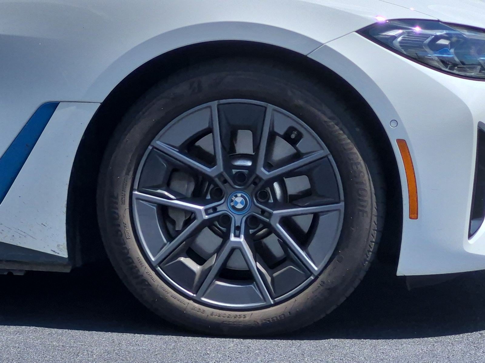 Used 2023 BMW i4 eDrive40 RWD image 12