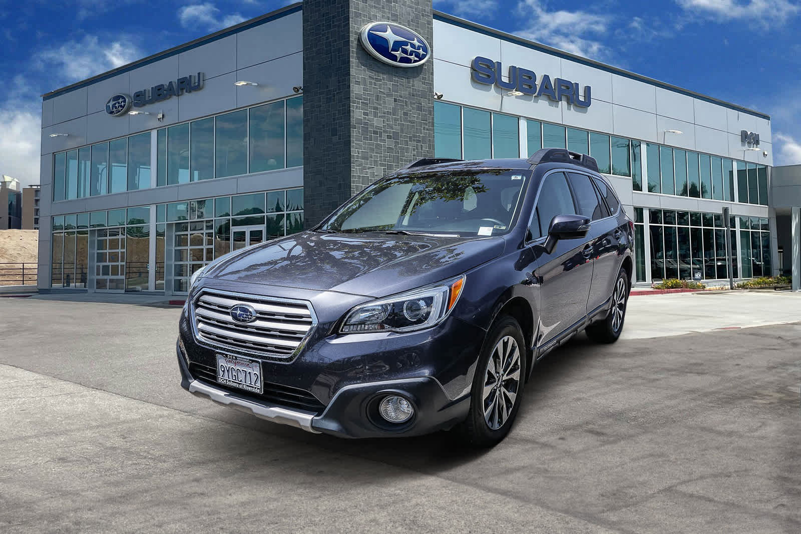 Used 2017 Subaru Outback 2.5i Limited AWD/4WD image 1