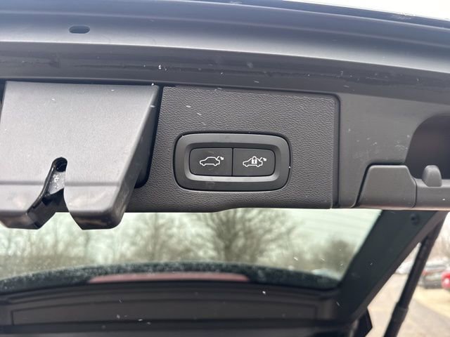 Used 2023 Volvo XC60 B5 Core image 34