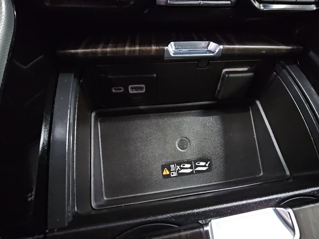 Used 2021 GMC Yukon Denali w/ Denali Premium Package image 23