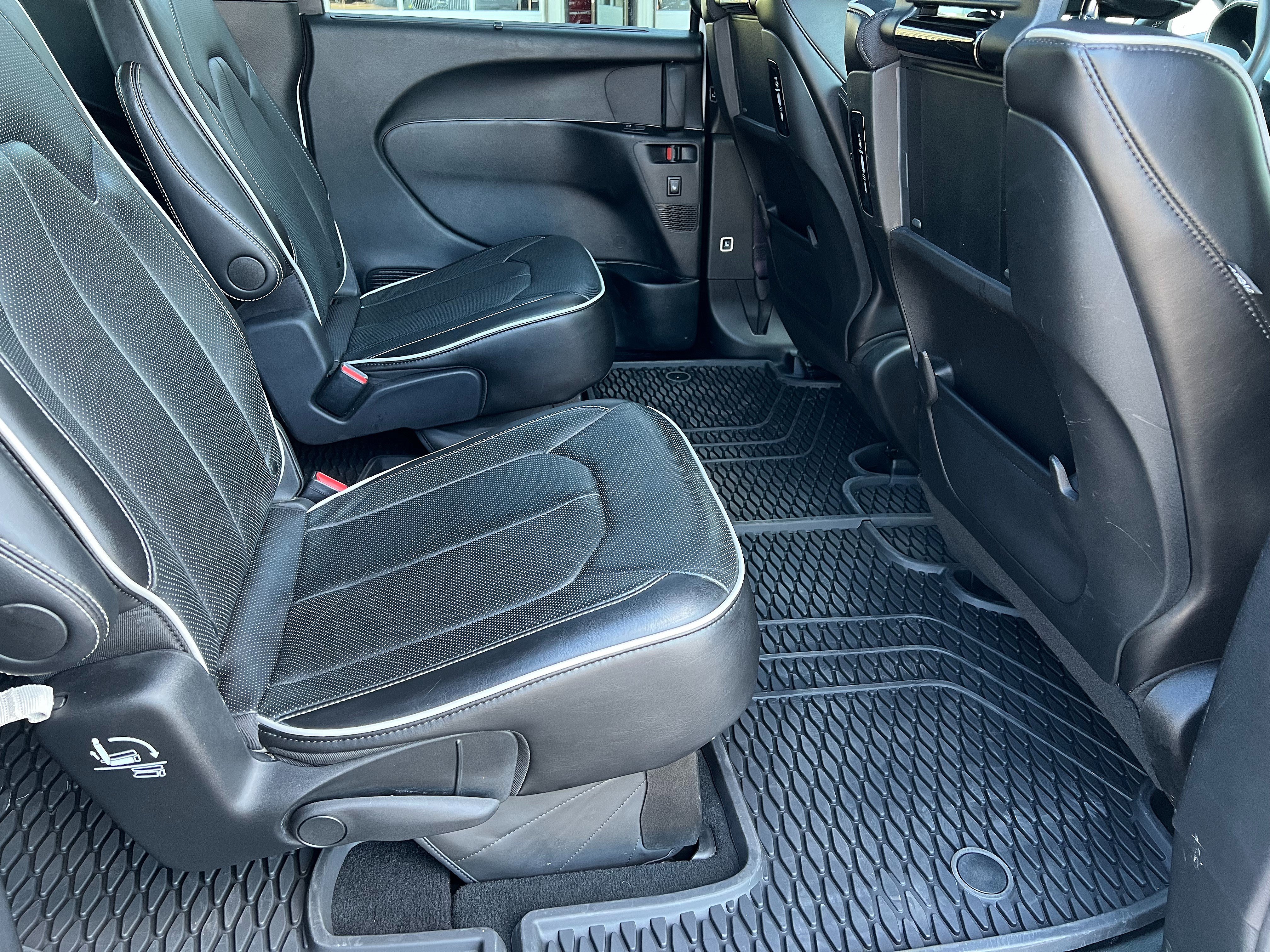 Used 2024 Chrysler Pacifica Limited w/ Uconnect Theater Family Group AWD/4WD image 26