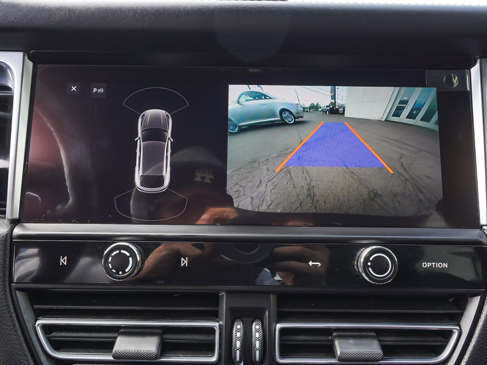 Used 2022 Porsche Macan AWD/4WD image 26