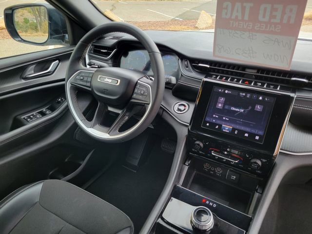 Used 2024 Jeep Grand Cherokee Altitude image 17