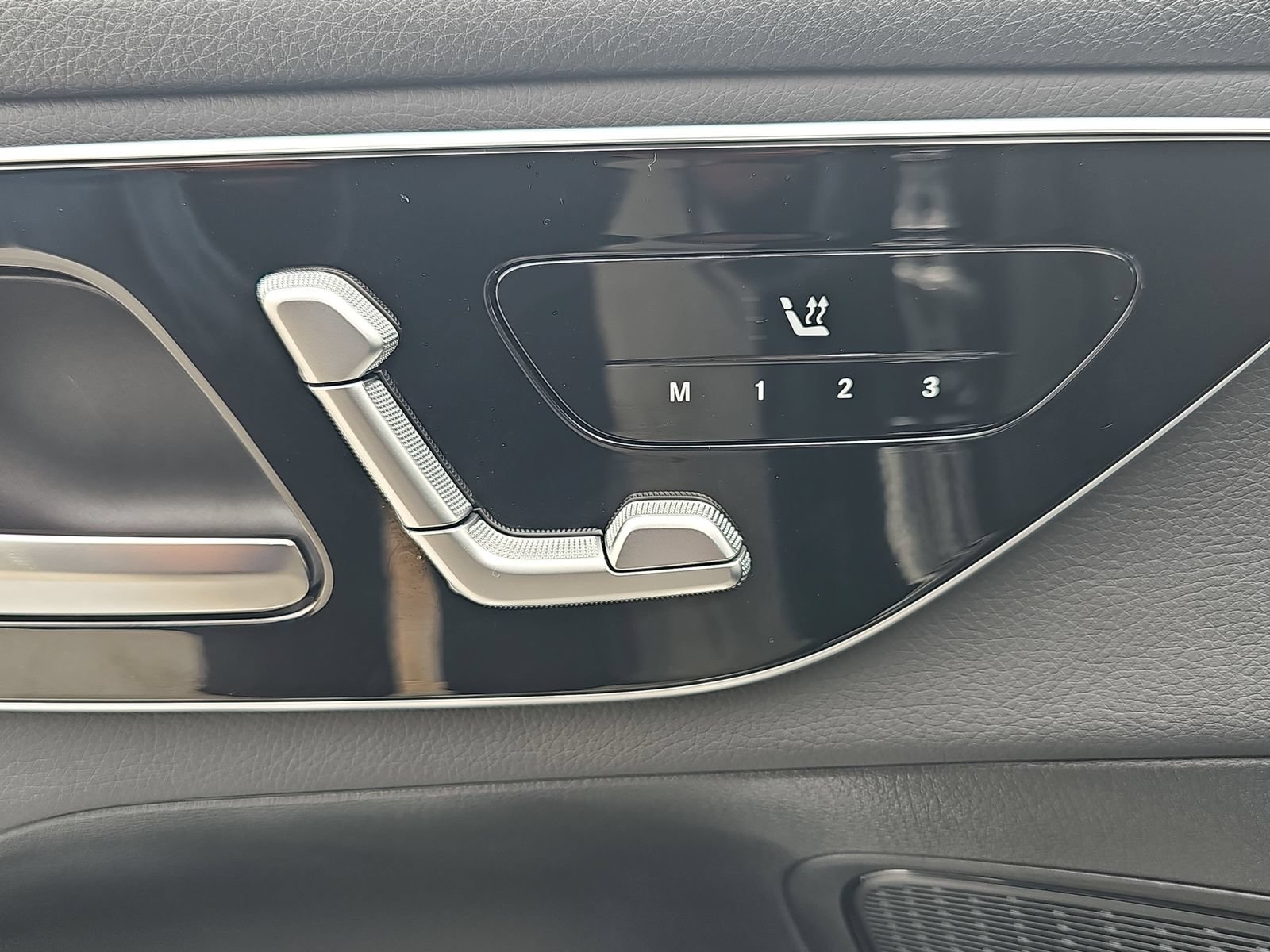 Used 2026 Mercedes-Benz GLC 300 image 27