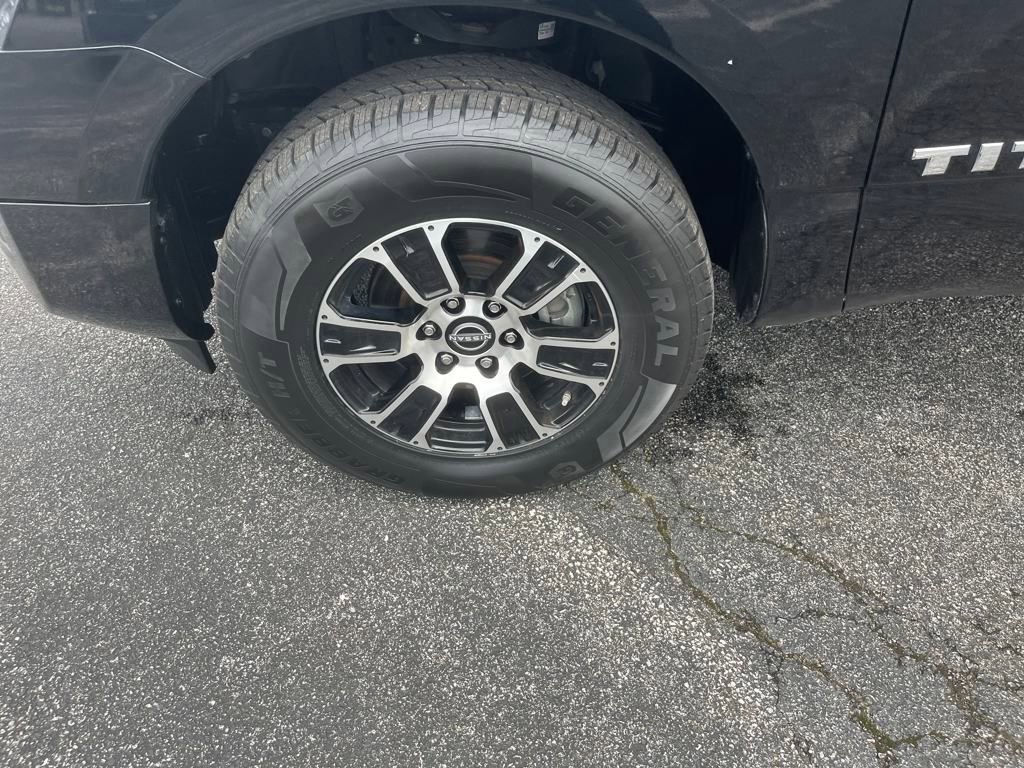 Used 2023 Nissan Titan SV image 32