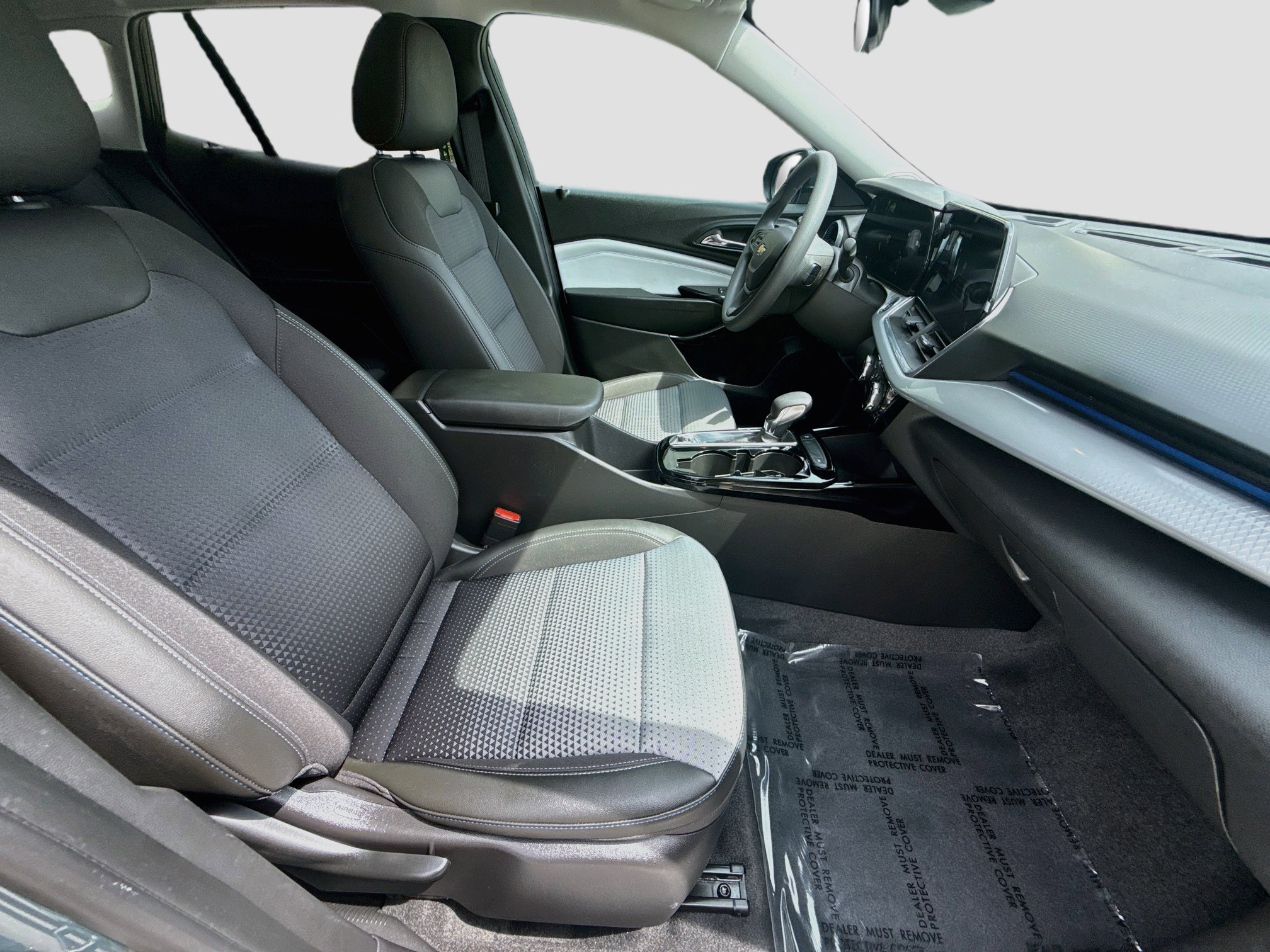 Used 2025 Chevrolet Trax LT FWD image 28
