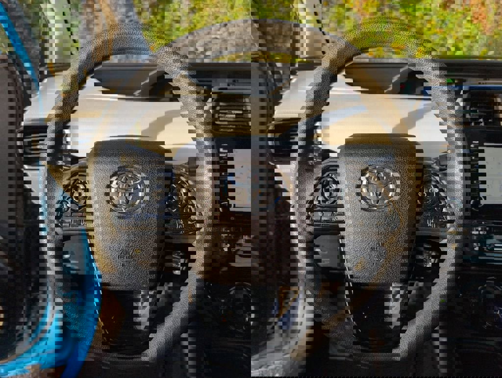 Used 2022 Toyota Prius L Eco image 24