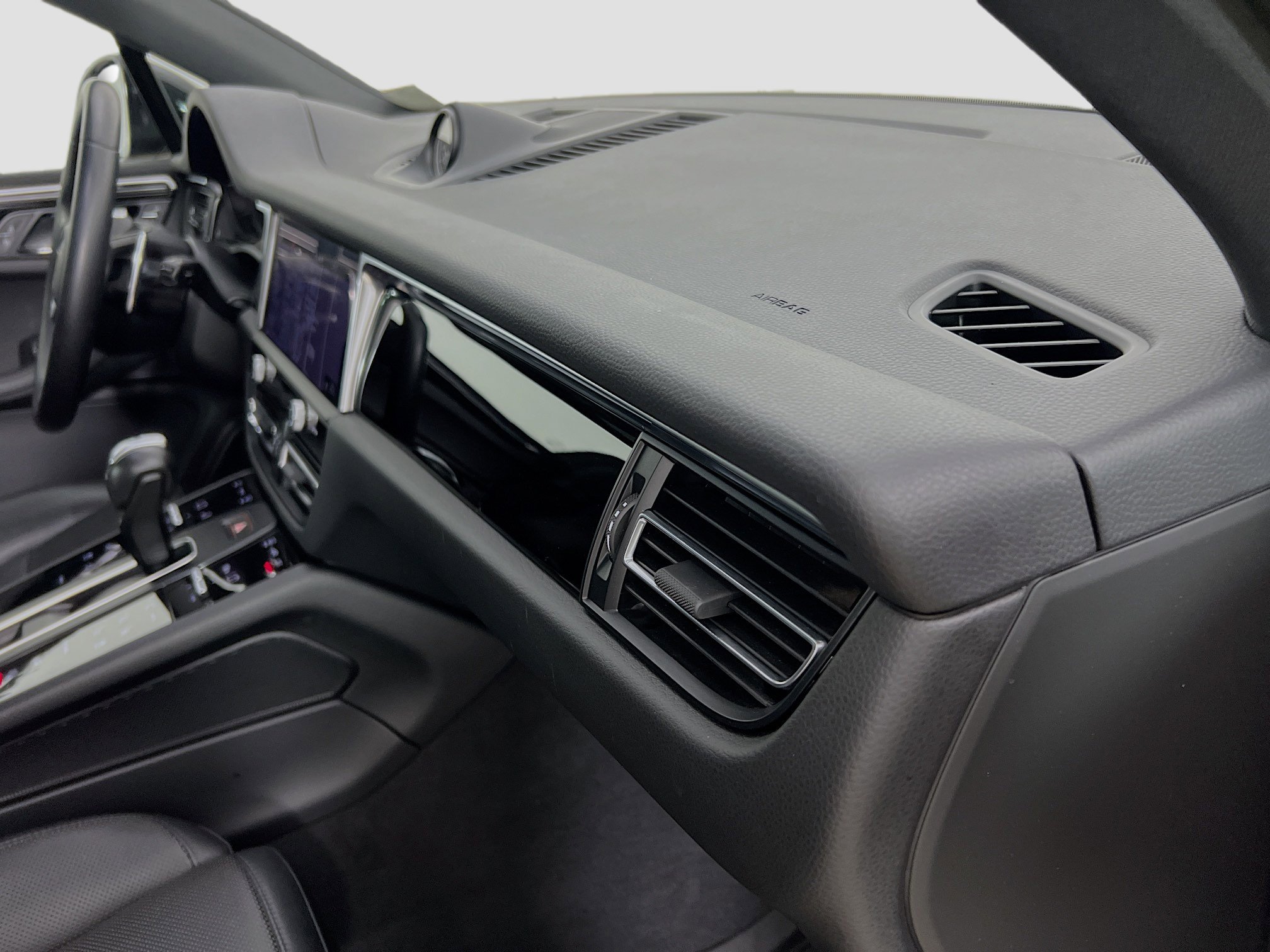 Used 2024 Porsche Macan image 31