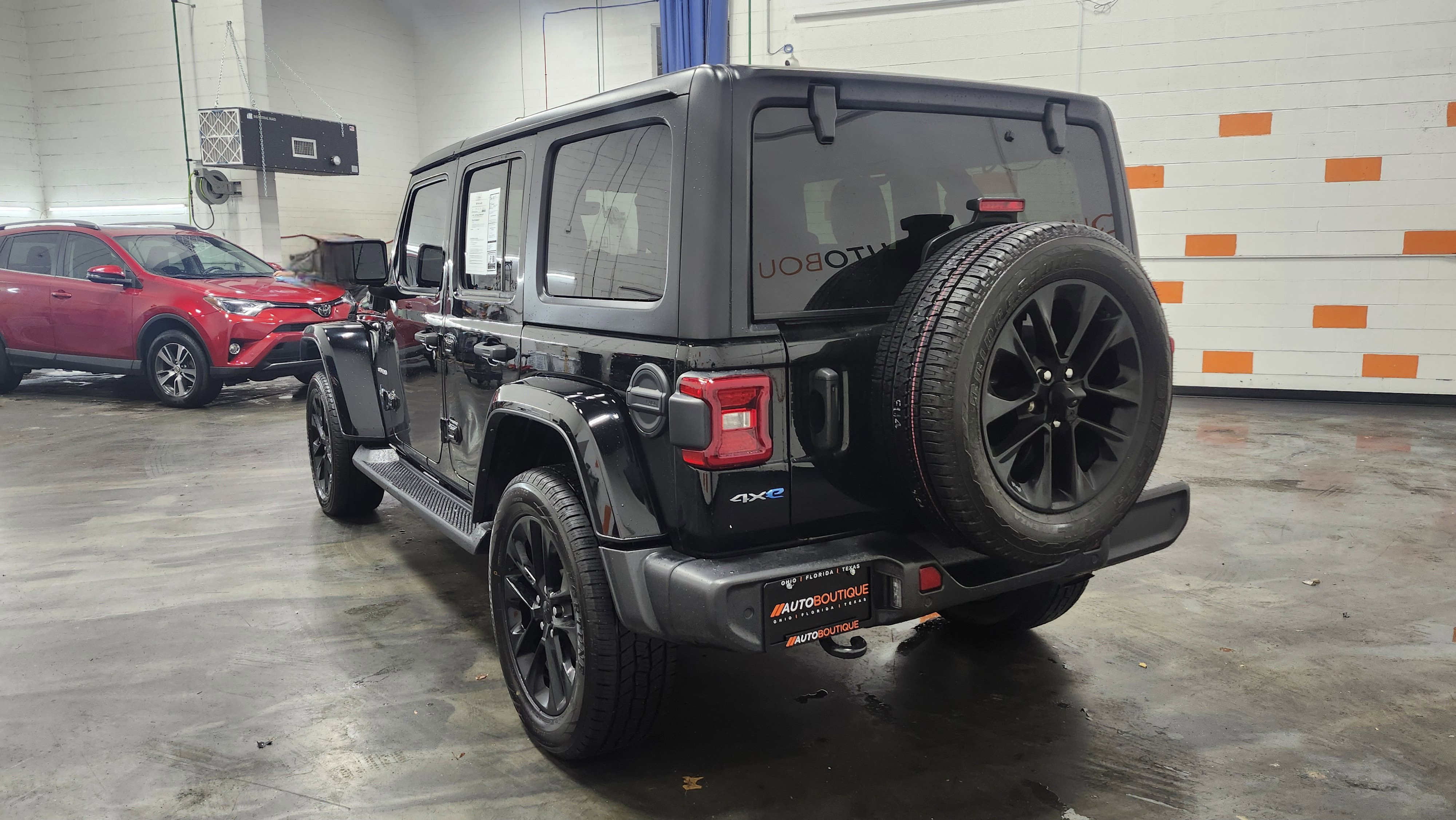Used 2021 Jeep Wrangler Unlimited Sahara w/ Cold Weather Group image 12