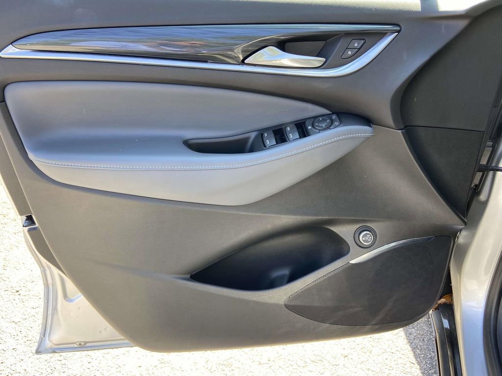 Used 2020 Buick Enclave Essence w/ Sport Touring Edition image 12