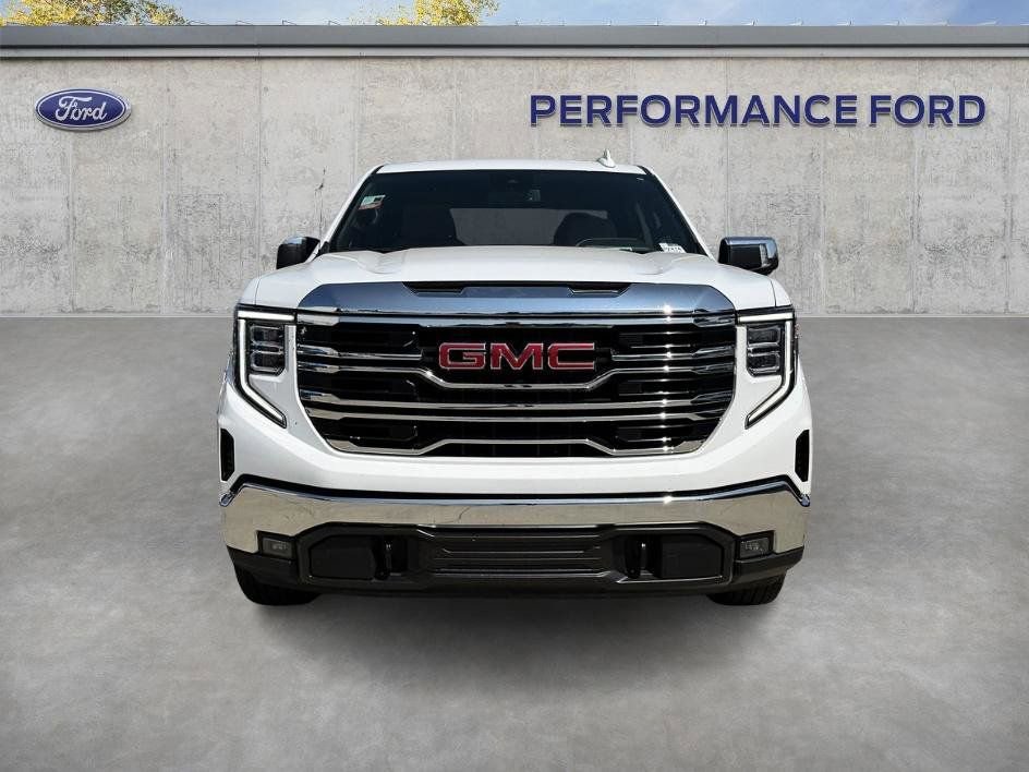 Used 2025 GMC Sierra 1500 SLT image 3