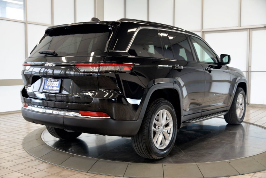 Used 2024 Jeep Grand Cherokee Laredo X AWD/4WD image 8