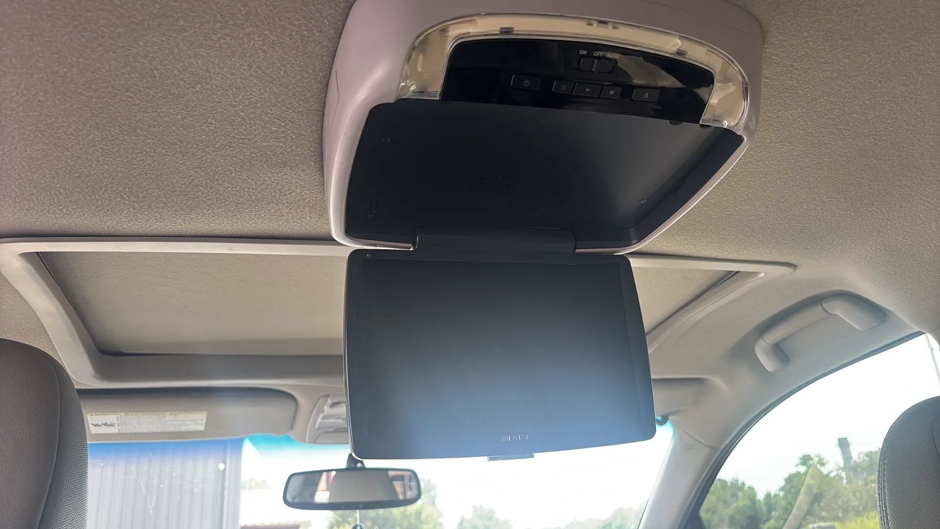 Used 2011 Toyota Sienna XLE FWD image 26