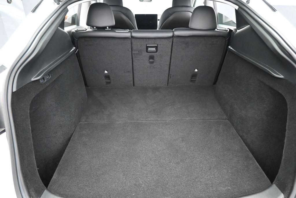 Used 2024 Tesla Model Y 2WD image 29